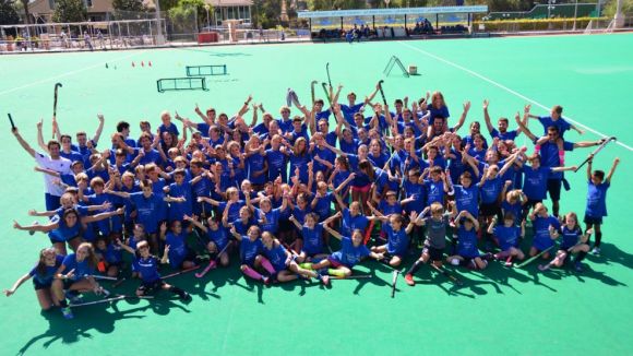 El Junior presenta gairebé 50 equips d'hoquei herba aquest divendres al Lluís Serrahima