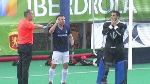 L'àrbitre de la final entre el Junior i el Polo demana disculpes per una errada a la tanda de shoot outs