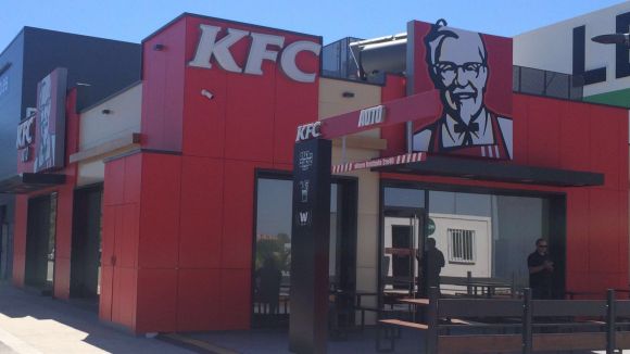 Kentucky Fried Chicken aterra a Sant Cugat i dóna feina a 30 persones