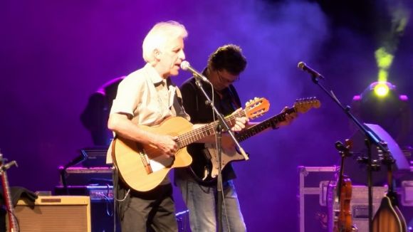 Kiko Veneno es fica el públic a la butxaca en un dels concerts estrella de Festa Major