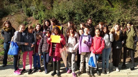 L'Assemblea d'Infants de la Floresta reivindica millores de seguretat en el camí escolar