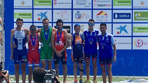 La paratriatleta Laia Casino guanya la medalla d'or a la Copa d'Espanya d'aquatló