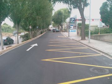 L'Ajuntament repavimenta el lateral de la carretera de Rubí