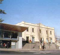 Molts dubtes entre els conductors en el primer dia de les obres de vianantització de la plaça Lluís Millet