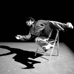 Alt: L'espectacle 'Loft' de Nats Nus sedueix el públic santcugatenc que omple la sala escenari de l'Auditori