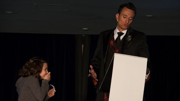 Reviu la màgia i l'humor del Mag Lari a la 20a edició dels Premis Esport en Marxa