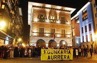 L'Ajuntament manté la seva decisió d'incloure publicitat al diari basc Egunkaria