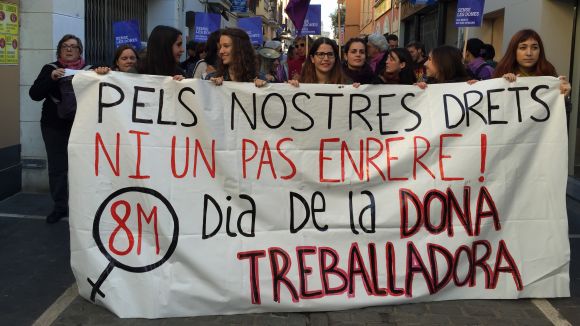 La manifestació del Dia de la Dona recorda a Sant Cugat els reptes pendents