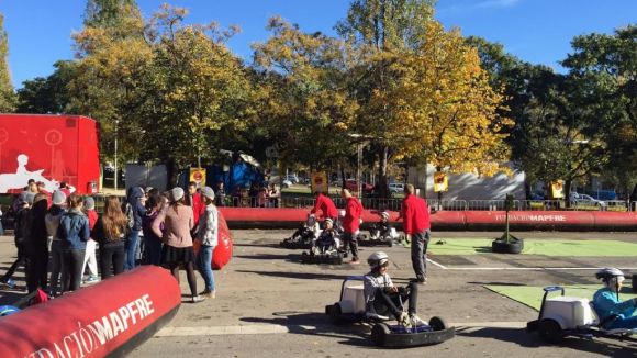 Més de 600 alumnes de Sant Cugat es formen en prevenció d'accidents de trànsit a la Caravana de Mapfre