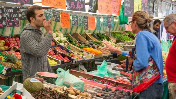 Avui entra en vigor l'obligatorietat de fer pagar les bosses de plàstic a tots els comerços