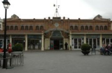 Els paradistes del mercat de Pere San impulsen una reforma per incloure-hi un restaurant i un supermercat