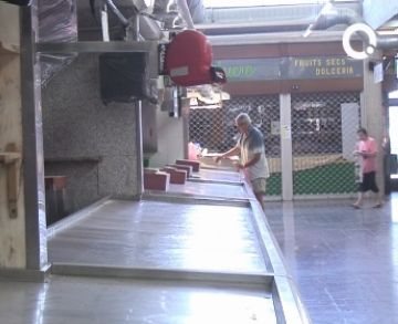 Alt: El 70% de les botigues dels mercats municipals tanquen a l'agost