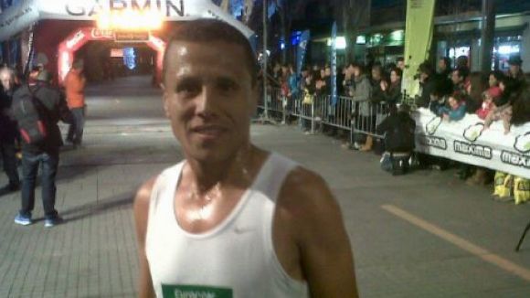 Mohamed Benhmbarka i Hasna Bahom guanyen la Sant Silvestre a Sant Cugat