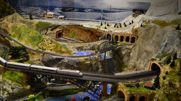 Els Amics del Ferrocarril preparen la primera maqueta pròpia