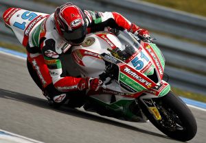 Un equip de casa lidera el Mundial de Supersport