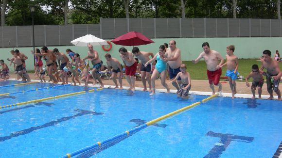Alt: Tres piscines de la ciutat s'adhereixen al 'Mulla't per l'esclerosi múltiple'