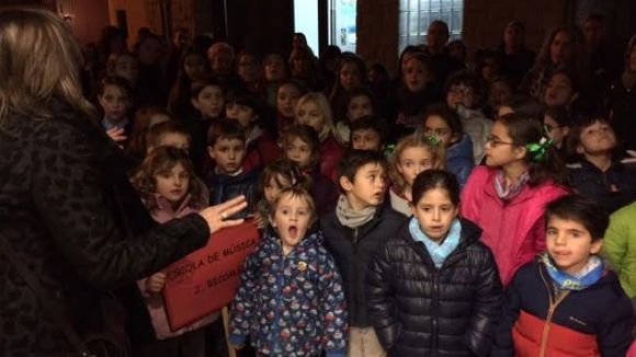 Sant Cugat s'ha omplert de nadales aquest dijous amb les veus dels cors infantils