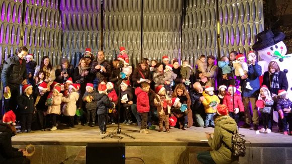 'Nadales al carrer' omple Sant Cugat d'esperit nadalenc en l'estrena de la nova pantalla acústica
