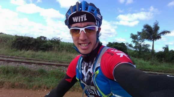 Dani Nafría es converteix en el primer ciclista amputat en finalitzar la Titan Tropic