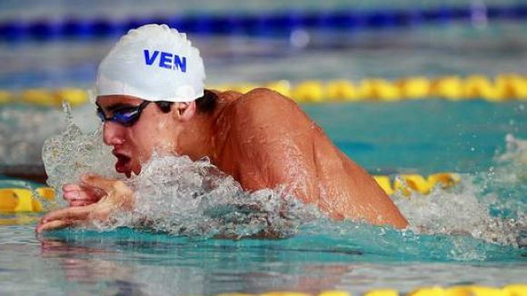 El CAR acull la preparació de la promesa de la natació veneçolana