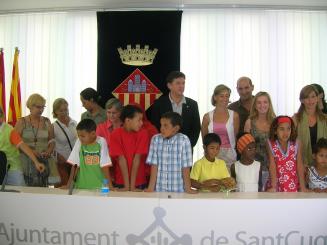 Alt: Rebuda oficial de l'Ajuntament als nens sahrauís