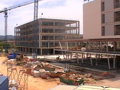 L'equip de govern assegura que d'aquí a dos anys el complex de Mira-sol Centre ja tindrà mercat i supermercat