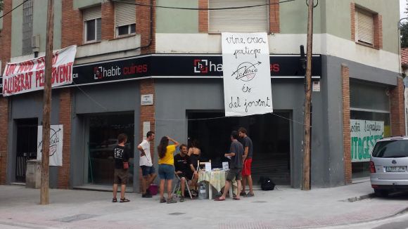El govern municipal alerta del mal estat de l'edifici ocupat pel col·lectiu La Xesca