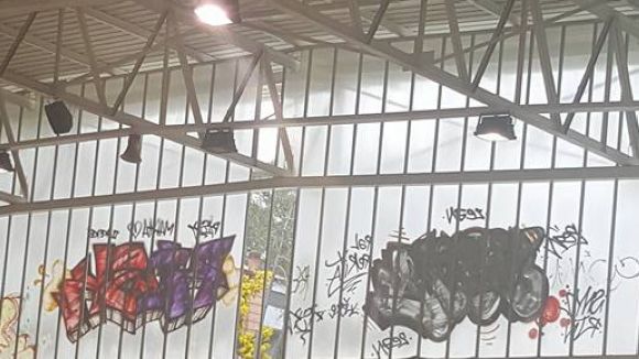 El pavelló de Can Llobet continua tancat aquest dimarts i no s'obrirà fins aquest dimecres