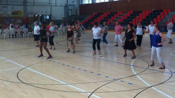 L'Ajuntament organitza a través de l'OMET una activitat a la platja per a majors de 60 anys