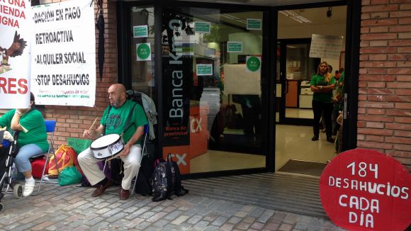 L'Ajuntament es compromet a fer costat a les persones desnonades i amb risc d'exclusió habitacional