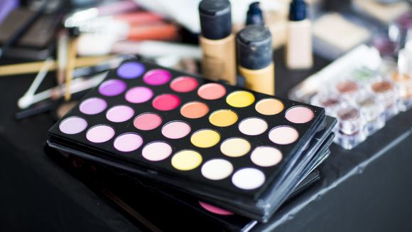 L'espai 'Cuida't' arriba amb consells de maquillatge per a pells bronzejades