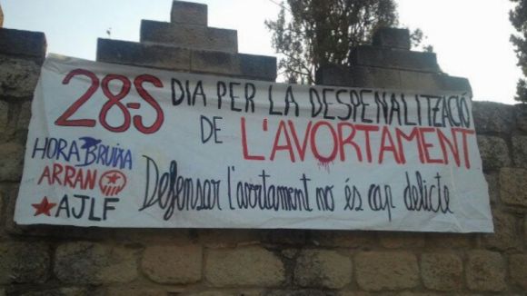 Hora Bruixa, Arran i l'Assemblea Jove de la Floresta reivindiquen 'la despenalització de l'avortament'