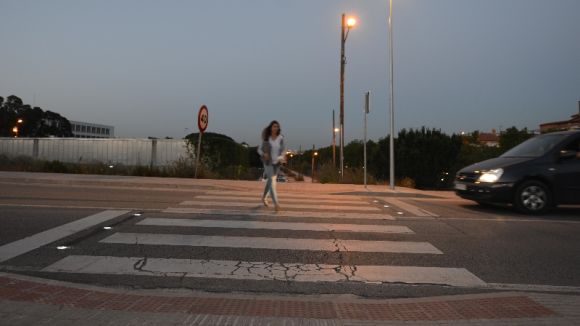 L'Ajuntament instal·la llums LED en un pas de vianants a la carretera de Vallvidrera per reforçar la seguretat viària