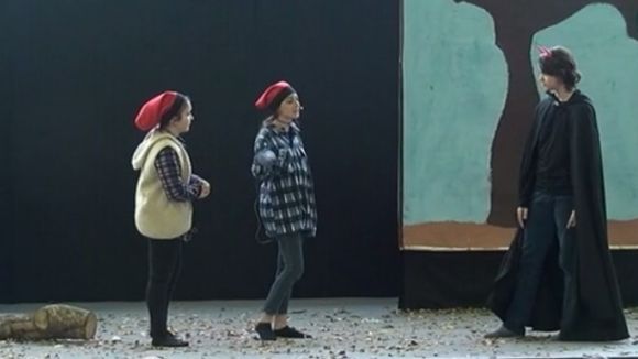 Els alumnes del Thau representen 'Els Pastorets' en el centenari de l'obra