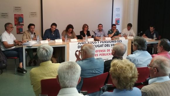 Partits polítics i pensionistes debaten sobre el sistema de pensions i altres reivindicacions