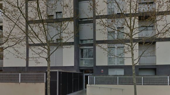 Entren a robar a dos pisos d'un mateix bloc la nit de Cap d'Any