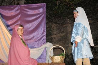 Alt: La trentena edició del pessebre vivent omple els jardins del Monestir