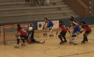 Alt: El Patí Hoquei Club Sant Cugat femení lluita però perd contra l'Alcorcón