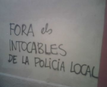 Les bretolades i grafits a les parets costa a la butxaca dels ciutadans 25.000 euros a l'any