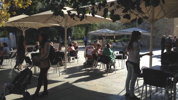 Alt: 800 signatures contra la reducció d'espai de les terrasses a la plaça d'Augusta