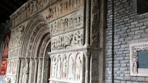 El CRBMC comença la restauració de la portalada del Monestir de Santa Maria de Ripoll