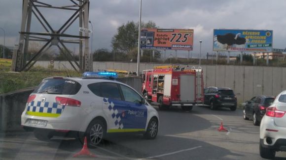 Un ferit lleu en un xoc a la sortida de la B-30 a la carretera de Rubí