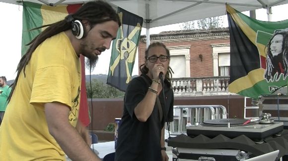El reggae transporta la plaça del Rei fins a Jamaica en la primera nit de Festa Major