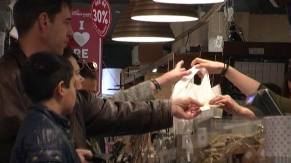 Els establiments comercials obren aquest diumenge