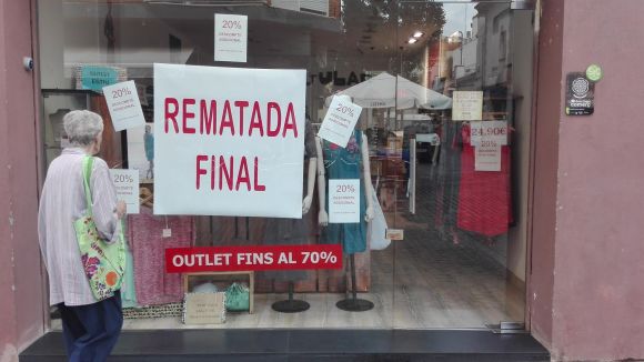Els comerciants encaren les rebaixes amb optimisme malgrat que la normativa permet descomptes tot l'any