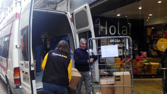 Abacus Sant Cugat lliura 600 joguines a Creu Roja Joventut, Càritas i Fundació Pare Manel