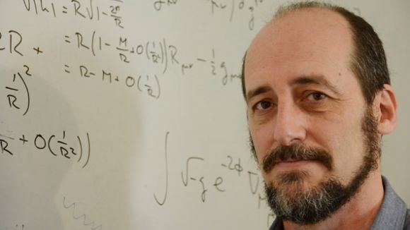 Els forats negres i les ones gravitatòries, avui a la xerrada de Roberto Emparan al Museu del Monestir