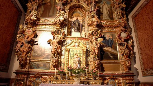 Catalonia Sacra proposa avui una visita al retaule barroc de la capella de Sant Benet del Monestir