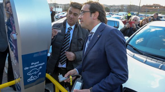 Sant Cugat té un nou punt de càrrega per a vehicles elèctrics a l'estació de Volpelleres