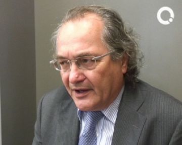 Alt: El director de l'ANC ingressa a la Reial Acadèmia de Bones Lletres